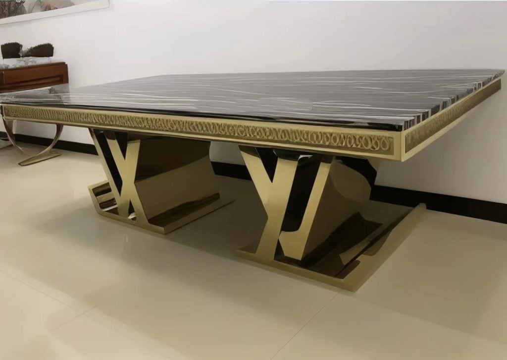 LVHdining table Matte gold