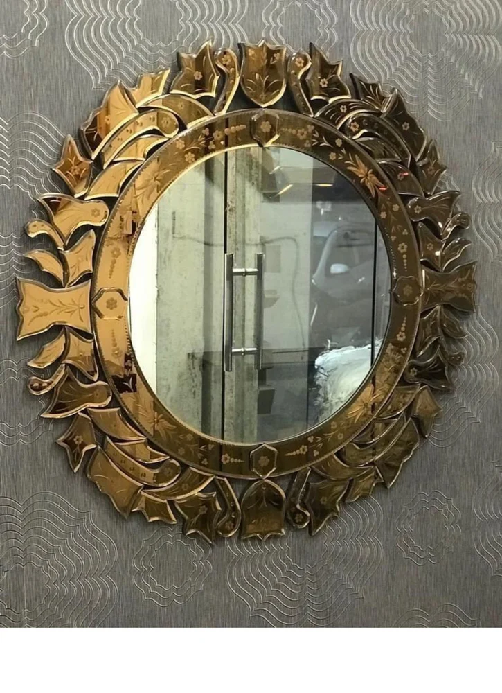 Round venetian mirror