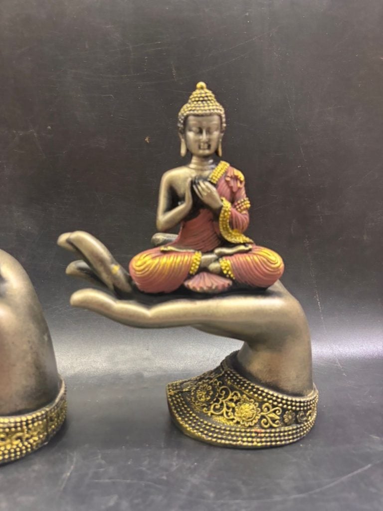 Hand Buddha statue