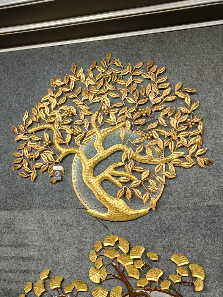 Metal tree decor